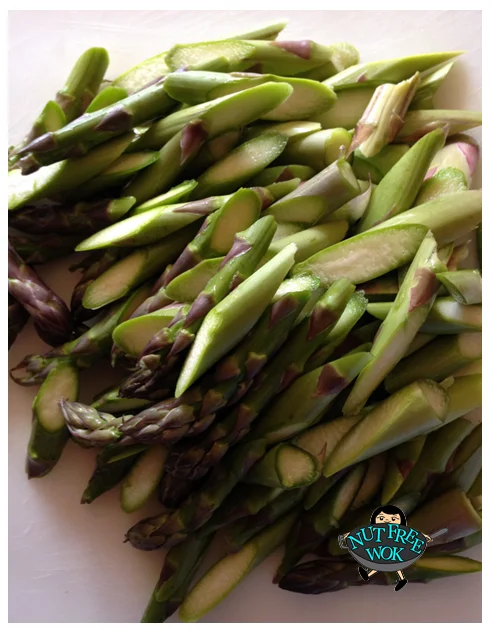 Cutting the asparagus diagonally helps it cook faster and easier to pick up with chopsticks.