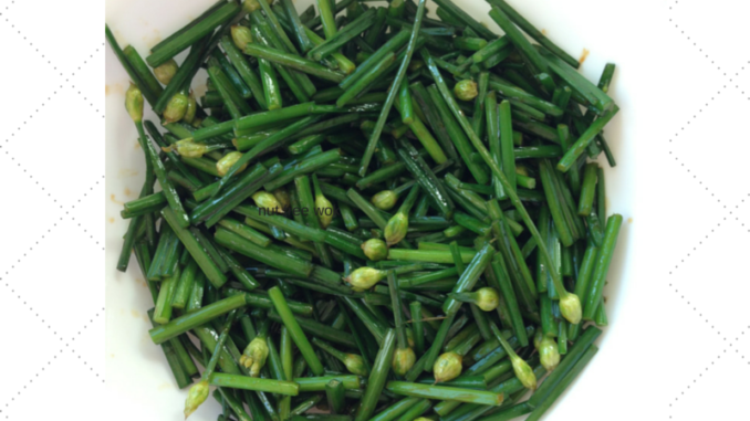 https://nutfreewok.com/wp-content/uploads/2015/01/Flowering-Garlic-Chives-Stir-Fry-678x381.png