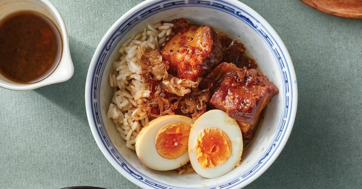 lu rao fan, braise pork and egg rice bowl close up